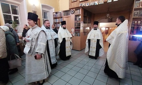 Всенощное бдение в канун праздника Рождества Христова