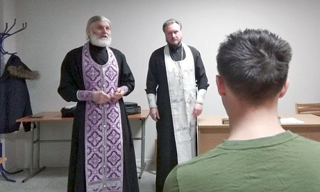 Священники посетили раненых во время специальной военной операции бойцов