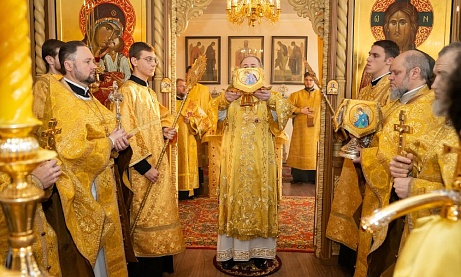 Протоиерей Александр Филиппов сослужил митрополиту Серафиму в престольный праздник и актовый день в Пензенской духовной семинарии   