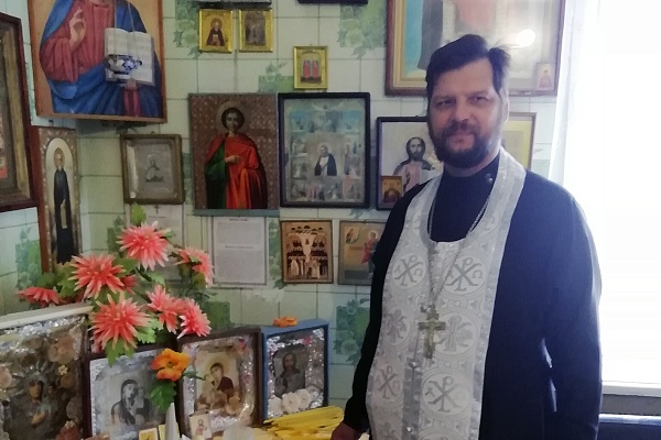 Иерей Сергий Беляков посетил Дом ночного пребывания