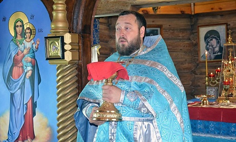 Протоиерей Антоний Шварёв совершил Божественную литургию в ИК-7