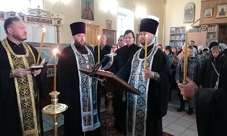 Протоиерей Александр Филиппов совершил повечерие с чтением первой части Великого покаянного канона преподобного Андрея Критского