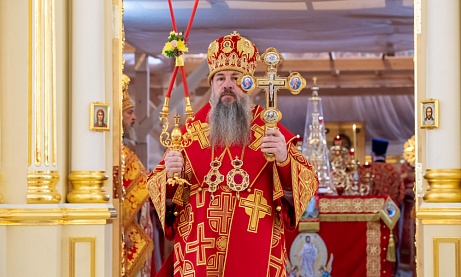   Протоиерей Александр Филиппов сослужил митрополиту Серафиму за литургией в  Спасском кафедральном соборе