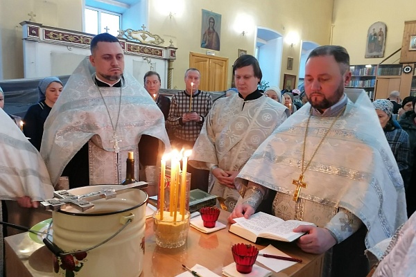 Протоиерей Александр Филиппов совершил Таинство Соборования