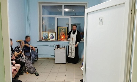 Священники посетили раненых участников СВО в военном госпитале Пензы