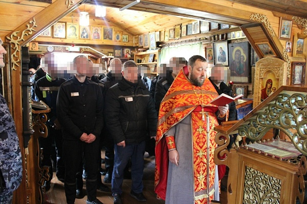Протоиерей Антоний Шварёв совершил Пасхальные богослужения в ИК-7 и ИК-4