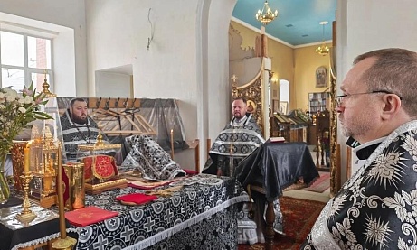 Протоиерей Александр Филиппов совершил Литургию Преждеосвященных Даров