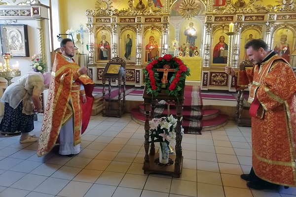 Всенощное бдение в канун празднования Происхождения (изнесения) Честных Древ Животворящего Креста Господня