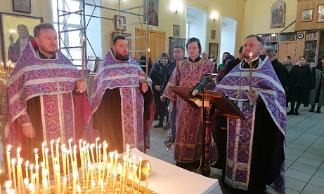 Вечернее богослужение в канун родительской субботы