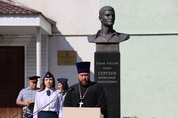 Протоиерей Антоний Шварев принял участие в торжественном мероприятии, посвящённом Дню Государственного флага Российской Федерации