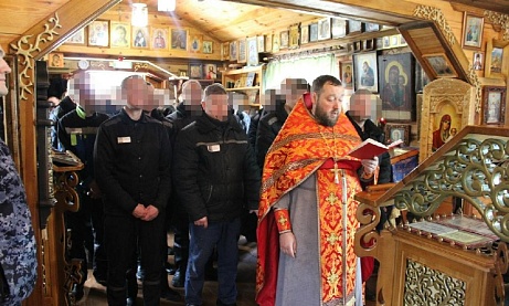 Протоиерей Антоний Шварёв совершил Пасхальные богослужения в ИК-7 и ИК-4