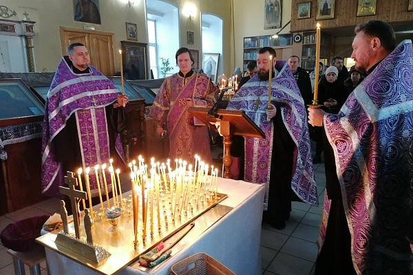 Вечернее богослужение в канун родительской субботы