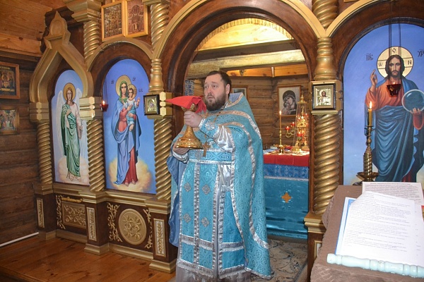 В храме в честь иконы Божией Матери "Взыскание погибших" при исправительной колонии №7 была совершена божественная литургия