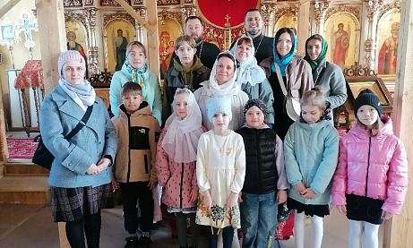 Священники встретились с учениками средней школы №1 города Спутник