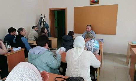 Настоятель провел беседу с паломниками