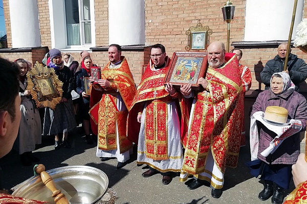 В понедельник Светлой седмицы протоиерей Александр Филиппов совершил Божественную литургию