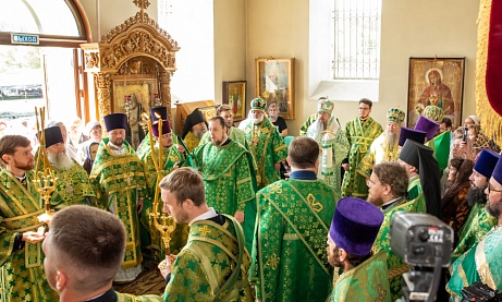 В день памяти Иоанна Оленевского протоиерей Александр Филиппов сослужил митрополиту Серафиму за  литургией в селе Соловцовка