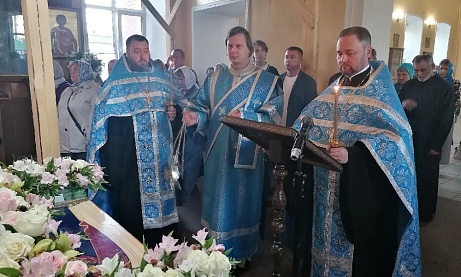 Всенощное бдение с чином Погребения Плащаницы Пресвятой Богородицы