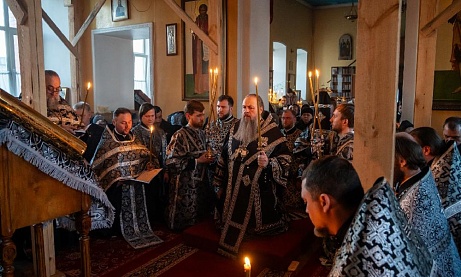 Митрополит Серафим совершил чин Пассии в нашем храме   