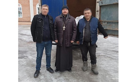 Иерей Сергий Карасёв благословил в путь волонтеров в зону СВО 