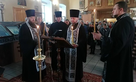 Протоиерей Александр Филиппов совершил повечерие с чтением четвертой части Великого покаянного канона преподобного Андрея Критского