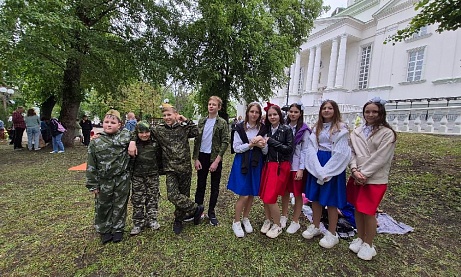 18 мая 2025 года прошёл VI музыкальный, епархиальный фестиваль воскресных школ «ПАСХАЛЬНЫЙ ПИКНИК 2025", который состоялся в Лермонтовском сквере у Спасского кафедрального собора.