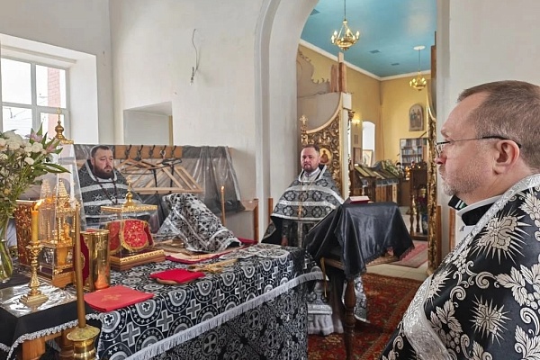 Протоиерей Александр Филиппов совершил Литургию Преждеосвященных Даров