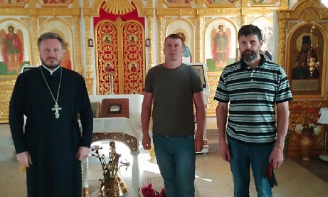 Иерей Сергий Карасёв с волонтёрами отправили крещенскую воду для бойцов СВО