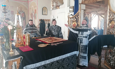 Протоиерей Александр Филиппов совершил Божественную Литургию Преждеосвященных Даров