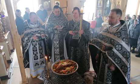 Протоиерей Александр Филиппов совершил Божественную Литургию Преждеосвященных Даров